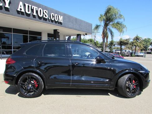 Used 2012 Porsche Cayenne Turbo AWD/4WD image 8