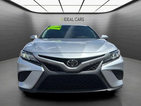 Used 2020 Toyota Camry SE w/ Carpet Mat Package FWD image 2