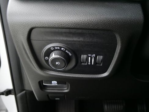 Used 2022 Jeep Grand Cherokee Overland image 26