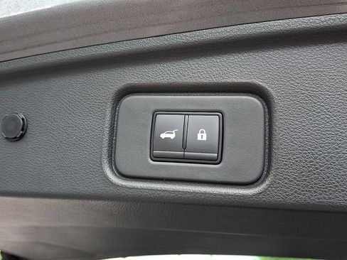 Used 2023 Nissan Pathfinder SL AWD/4WD image 33