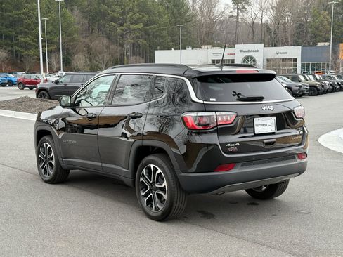 Used 2024 Jeep Compass Limited image 3