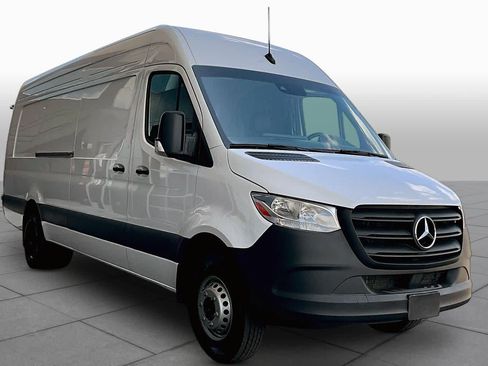 Used 2024 Mercedes-Benz Sprinter 3500 image 3