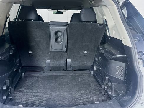 Used 2017 Nissan Rogue SV w/ SV Premium Package image 26