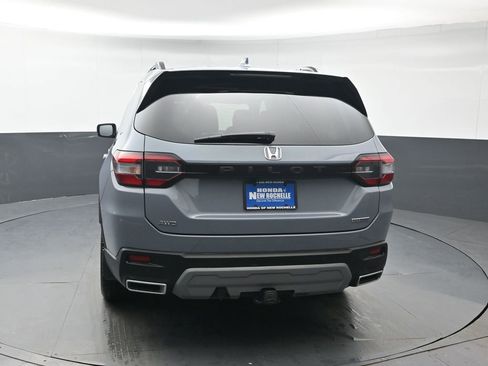Used 2024 Honda Pilot Touring image 5