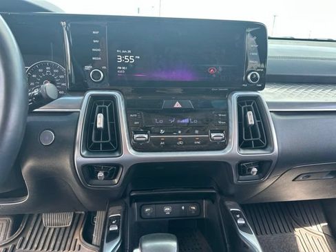 Used 2023 Kia Sorento S w/ Panoramic Sunroof Package FWD image 9