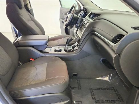 Used 2017 Chevrolet Traverse LT w/ Style and Technology Package FWD image 37