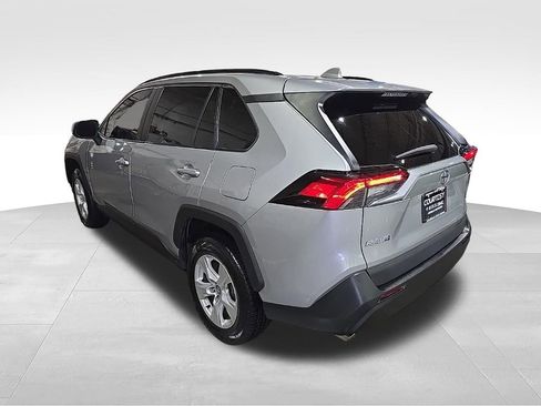 Used 2021 Toyota RAV4 XLE w/ Convenience Package FWD image 5