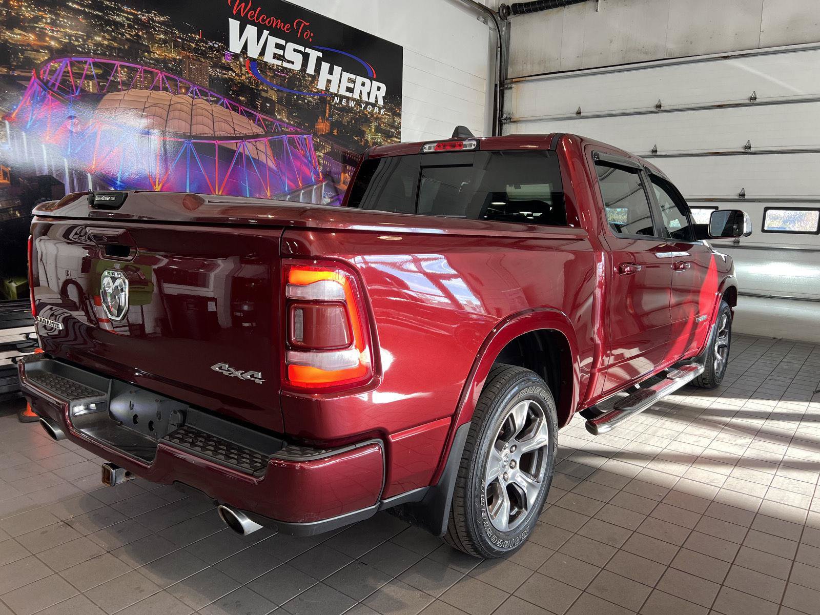 Used 2019 RAM 1500 Laramie AWD/4WD image 7