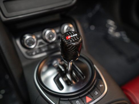 Used 2011 Audi R8 V10 image 24