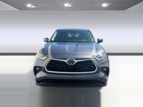 Used 2025 Toyota Highlander LE image 5