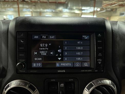 Used 2015 Jeep Wrangler Unlimited Sahara w/ Connectivity Group image 20