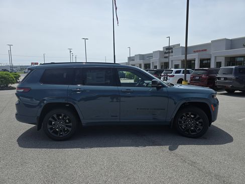 New 2026 Jeep Grand Cherokee L Limited AWD/4WD image 17