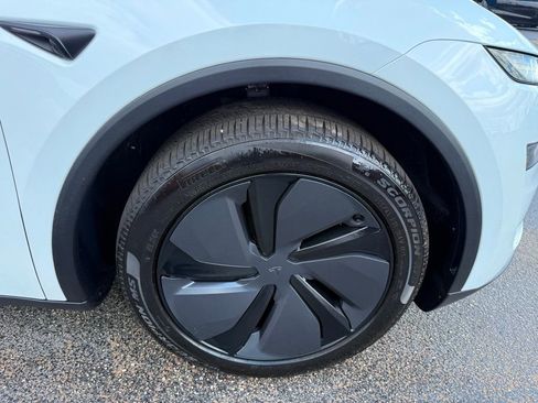 Used 2026 Tesla Model Y 2WD image 34