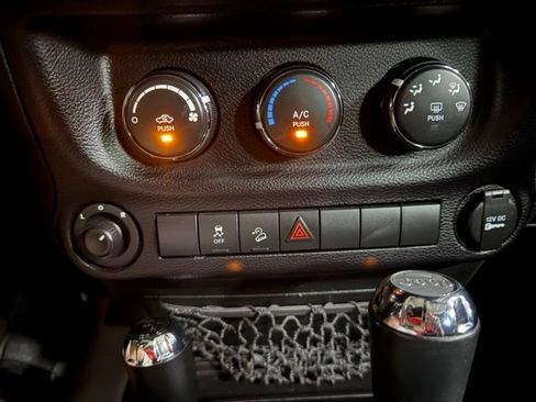 Used 2015 Jeep Wrangler Unlimited Sport w/ Quick Order Package 24S AWD/4WD image 35