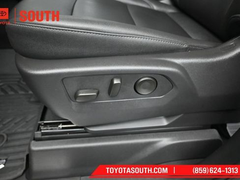 Used 2025 Chevrolet Silverado 1500 LT Trail Boss w/ Convenience Package II AWD/4WD image 23