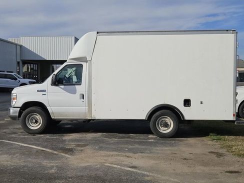 Used 2019 Ford E-350 and Econoline 350 Super Duty w/ Power Windows & Locks Group image 4