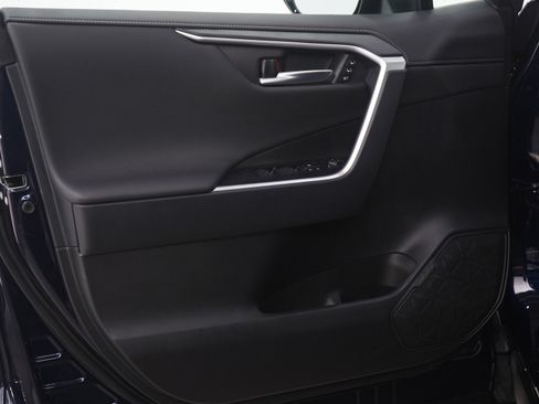 Used 2025 Toyota RAV4 Limited image 20