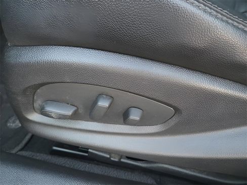 Used 2016 Chevrolet Impala LT w/ Convenience Package image 16