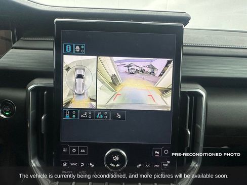 Used 2025 GMC Acadia Elevation image 17