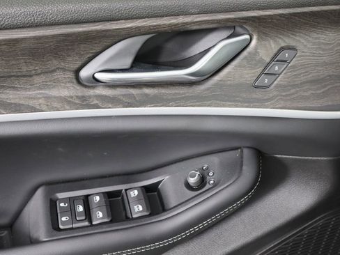 New 2025 Jeep Grand Cherokee Limited w/ Black Appearance Package image 21