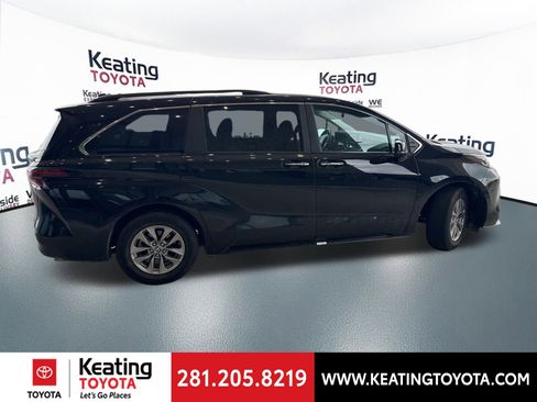 Certified 2024 Toyota Sienna XLE image 9