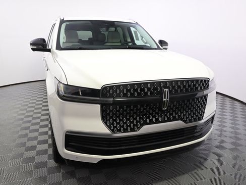 New 2025 Lincoln Navigator L Reserve image 9