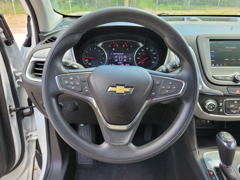 Used 2020 Chevrolet Equinox LT FWD image 17