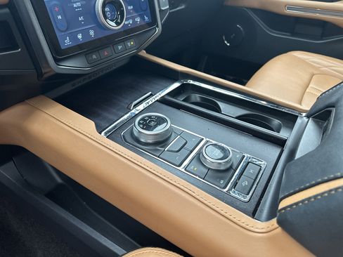 Used 2022 Ford Expedition Max Platinum image 5