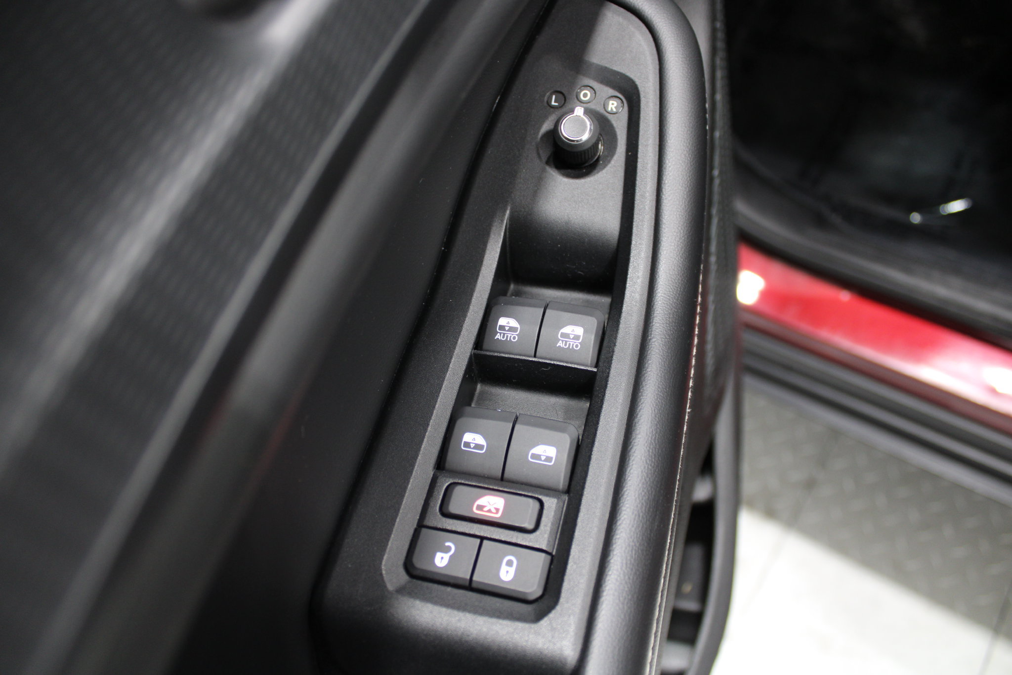 Used 2023 Jeep Grand Cherokee Laredo AWD/4WD image 40