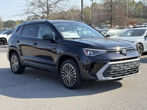 New 2026 Volkswagen Taos SE FWD image 7
