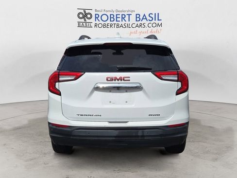 Used 2023 GMC Terrain SLE w/ Driver Convenience Package image 4
