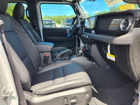 New 2026 Jeep Gladiator Sport AWD/4WD image 11