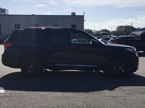 Used 2024 Ford Explorer XLT w/ Equipment Group 202A image 4