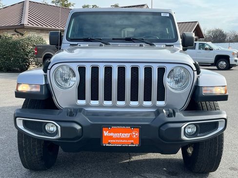 Used 2018 Jeep Wrangler Unlimited Sahara image 3
