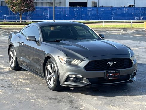 Used 2016 Ford Mustang Coupe w/ Equipment Group 051A RWD image 3