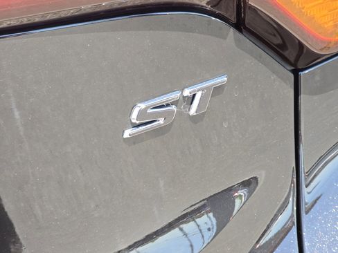 Used 2022 Buick Encore GX Select w/ Sport Touring Package FWD image 19