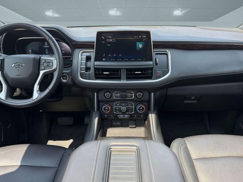Used 2022 Chevrolet Tahoe Z71 w/ Luxury Package AWD/4WD image 28