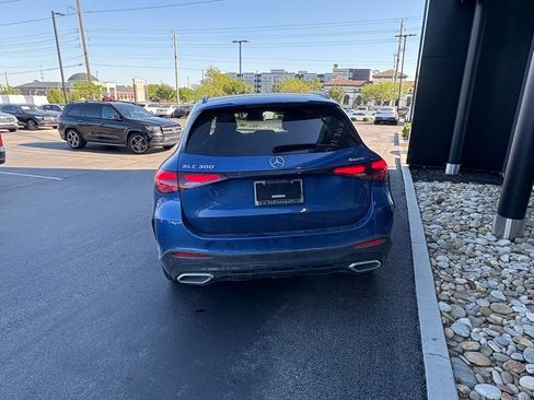 Used 2025 Mercedes-Benz GLC 300 4MATIC image 7