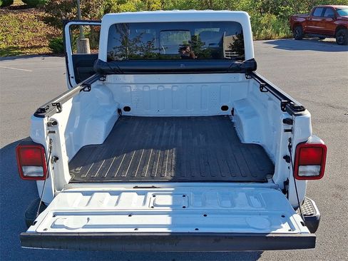 Used 2021 Jeep Gladiator Mojave w/ Cold Weather Group image 27