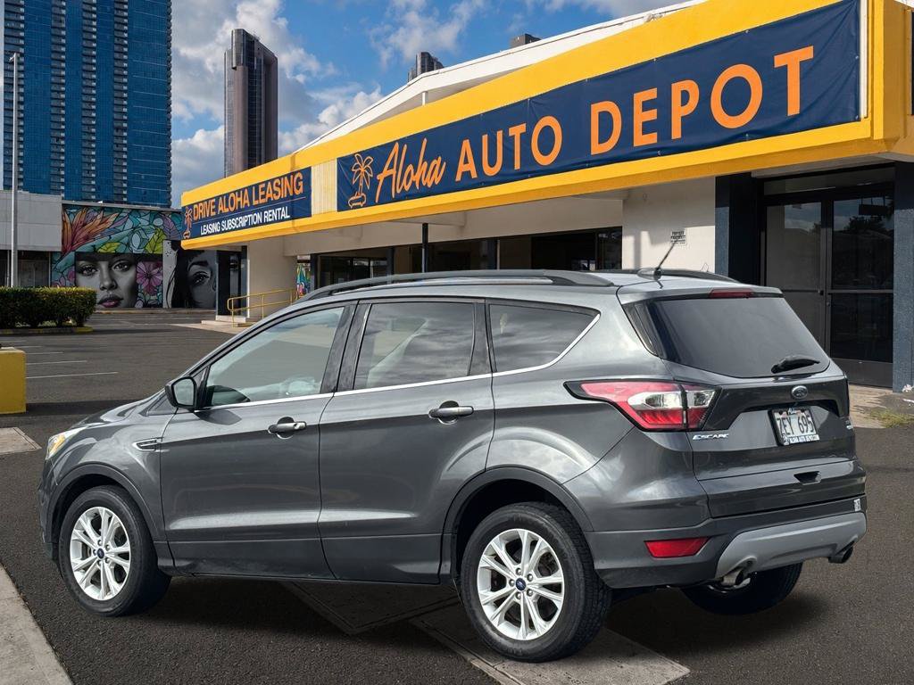 Used 2017 Ford Escape SE w/ Equipment Group 201A FWD image 3