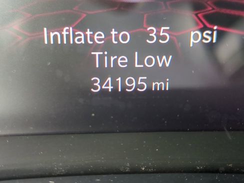 Used 2025 Jeep Compass Latitude image 30