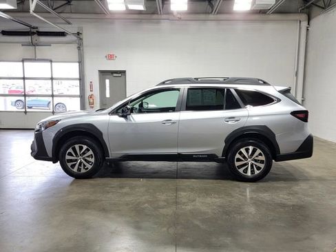Certified 2025 Subaru Outback Premium w/ Popular Package #1A AWD/4WD image 9