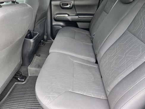 Used 2017 Toyota Tacoma TRD Sport AWD/4WD image 29