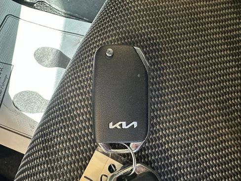Used 2023 Kia Seltos LX AWD/4WD image 17