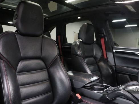 Used 2017 Porsche Cayenne Turbo image 25