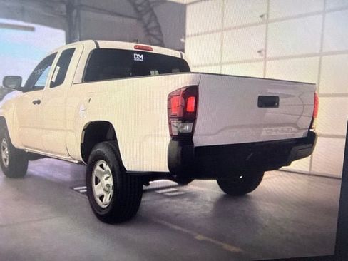 Used 2022 Toyota Tacoma SR RWD image 4