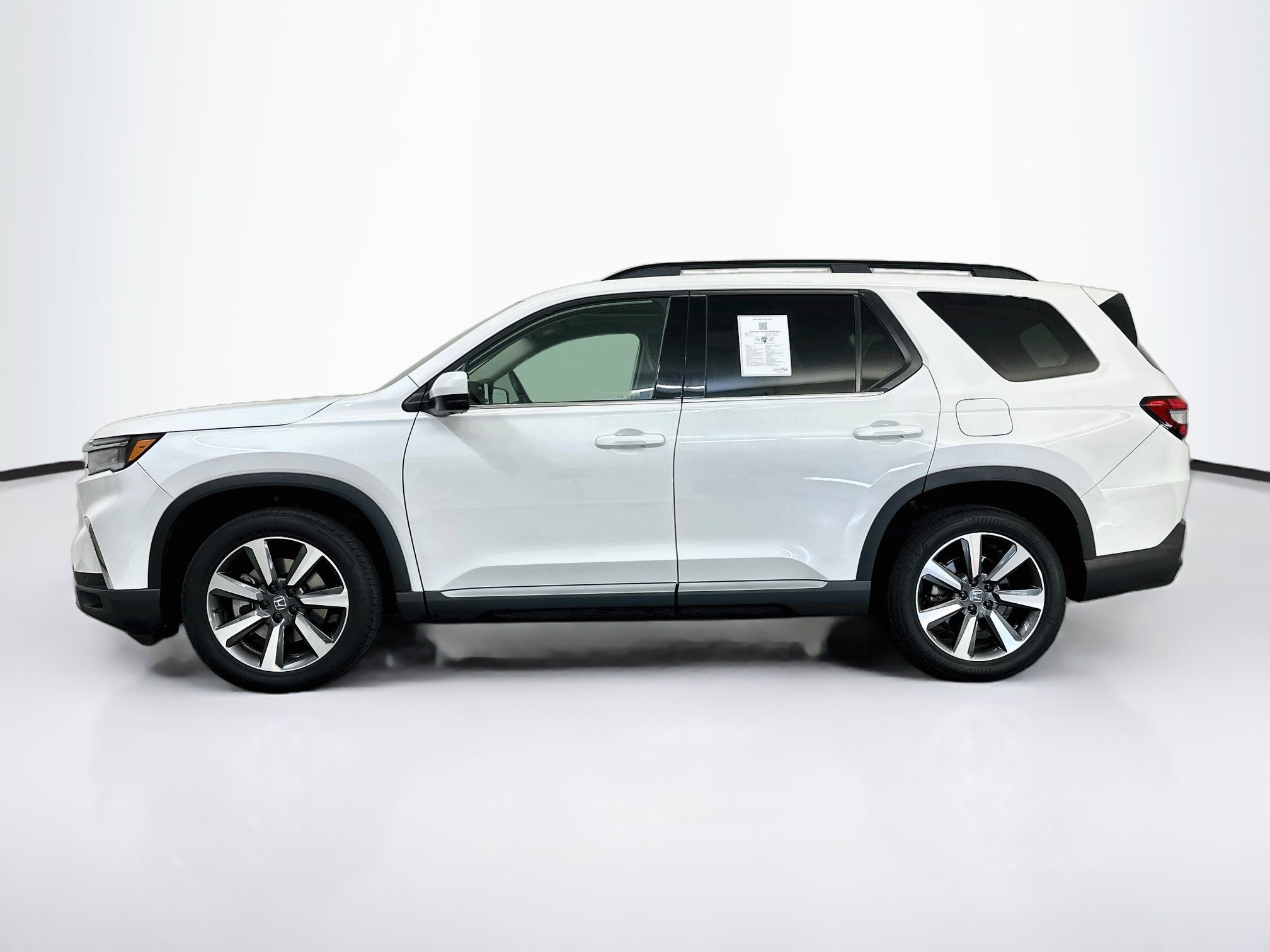 Used 2025 Honda Pilot Elite image 4