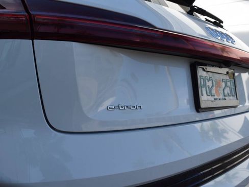 Used 2019 Audi e-tron Prestige w/ Prestige Package AWD/4WD image 21