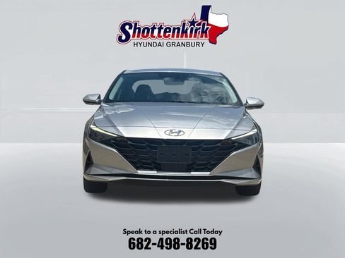 Used 2023 Hyundai Elantra SEL w/ Convenience Package FWD image 2