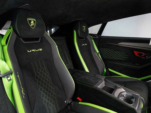 Used 2024 Lamborghini Urus Performante AWD/4WD image 5